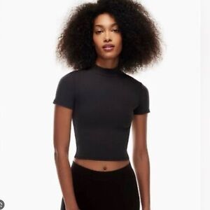 Aritzia Babaton formarib mock sleeve top